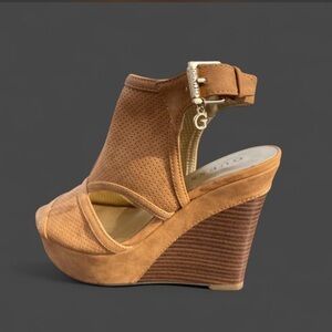 Guess Woman’s 5.5 Brown Peep-Toe Wedges